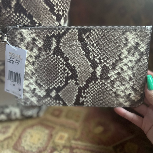 Michael Michael Kors Tasseled Snake‑Print Striped Canvas Large NWT with Pouch - Picture 11 of 12